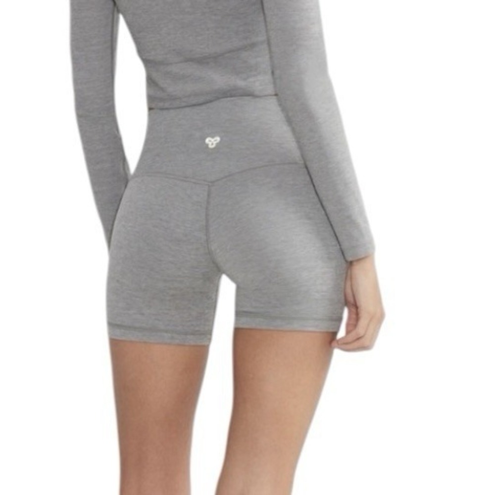 Aritzia Golden Biker Shorts Women's Size 8 Gray Atheisure Workout Stretch